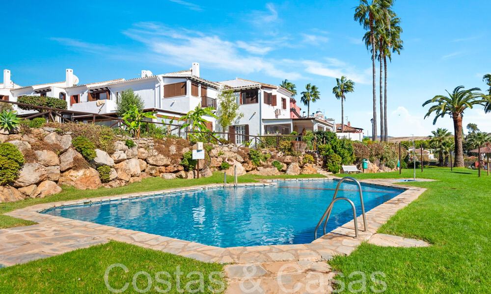 Moderna casa en venta con impresionantes vistas al mar en un complejo en primera línea de playa cerca de Estepona 65381