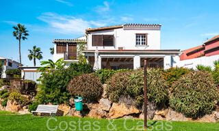 Moderna casa en venta con impresionantes vistas al mar en un complejo en primera línea de playa cerca de Estepona 65386 