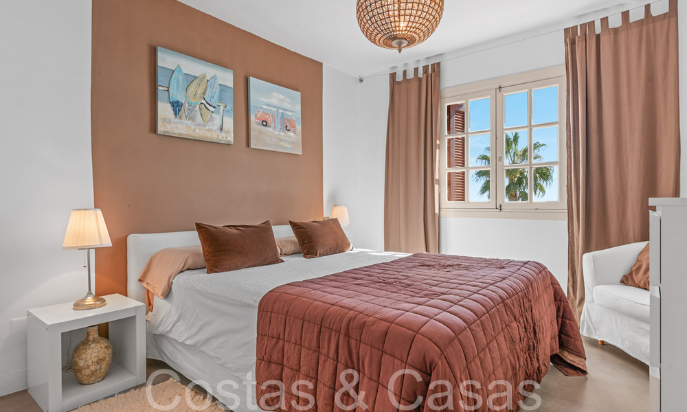 Moderna casa en venta con impresionantes vistas al mar en un complejo en primera línea de playa cerca de Estepona 65395