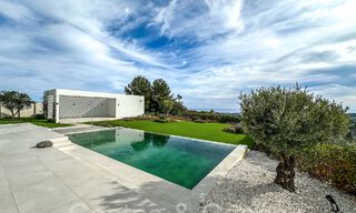 Villa arquitectónica de lujo con vistas panorámicas al mar en venta en Marbella - Benahavis 65463 