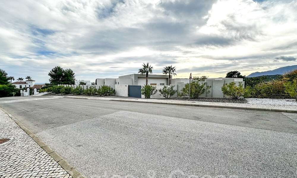 Villa arquitectónica de lujo con vistas panorámicas al mar en venta en Marbella - Benahavis 65485
