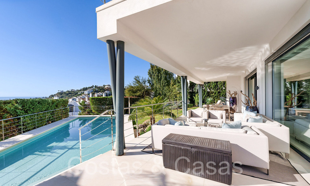 Villa modernista de lujo en venta en una urbanización cerrada en La Quinta, Marbella - Benahavis 65701