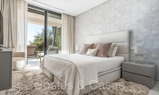 Villa modernista de lujo en venta en una urbanización cerrada en La Quinta, Marbella - Benahavis 65704 