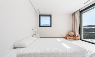 Villa modernista de lujo en venta en una urbanización cerrada en La Quinta, Marbella - Benahavis 65714 