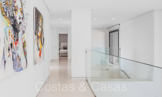Villa modernista de lujo en venta en una urbanización cerrada en La Quinta, Marbella - Benahavis 65716 