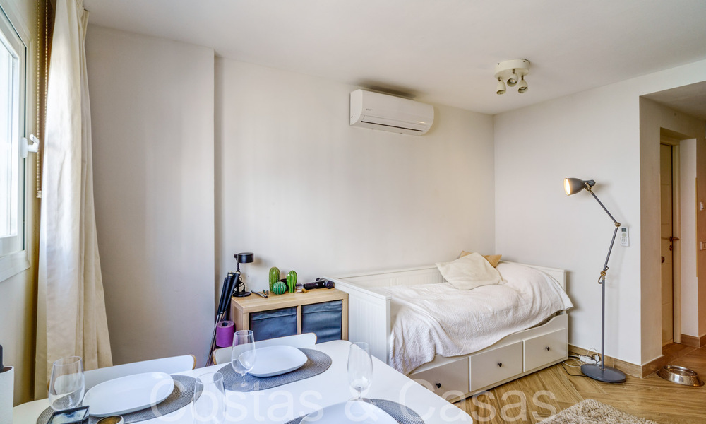 Moderna casa adosada reformada en venta en la Nueva Milla de Oro entre Marbella y Estepona 65726