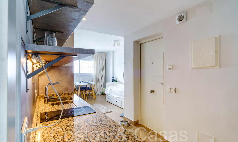 Moderna casa adosada reformada en venta en la Nueva Milla de Oro entre Marbella y Estepona 65728