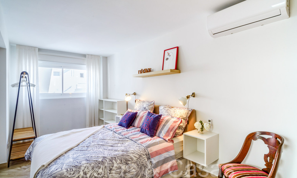 Moderna casa adosada reformada en venta en la Nueva Milla de Oro entre Marbella y Estepona 65737