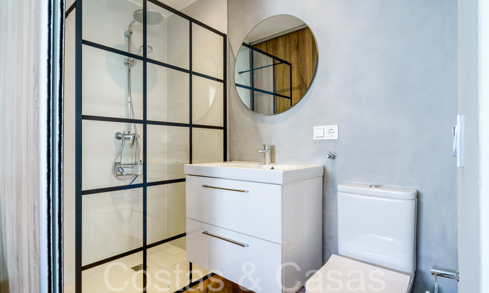 Moderna casa adosada reformada en venta en la Nueva Milla de Oro entre Marbella y Estepona 65739