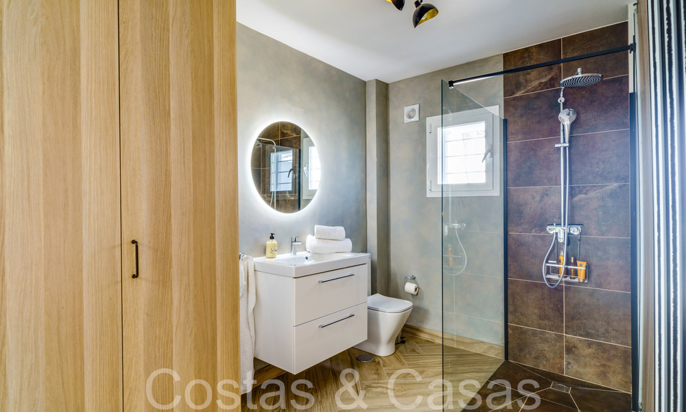 Moderna casa adosada reformada en venta en la Nueva Milla de Oro entre Marbella y Estepona 65742