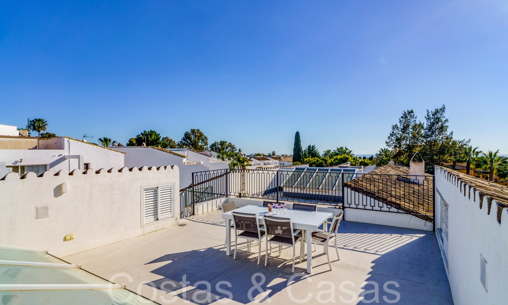 Moderna casa adosada reformada en venta en la Nueva Milla de Oro entre Marbella y Estepona 65746