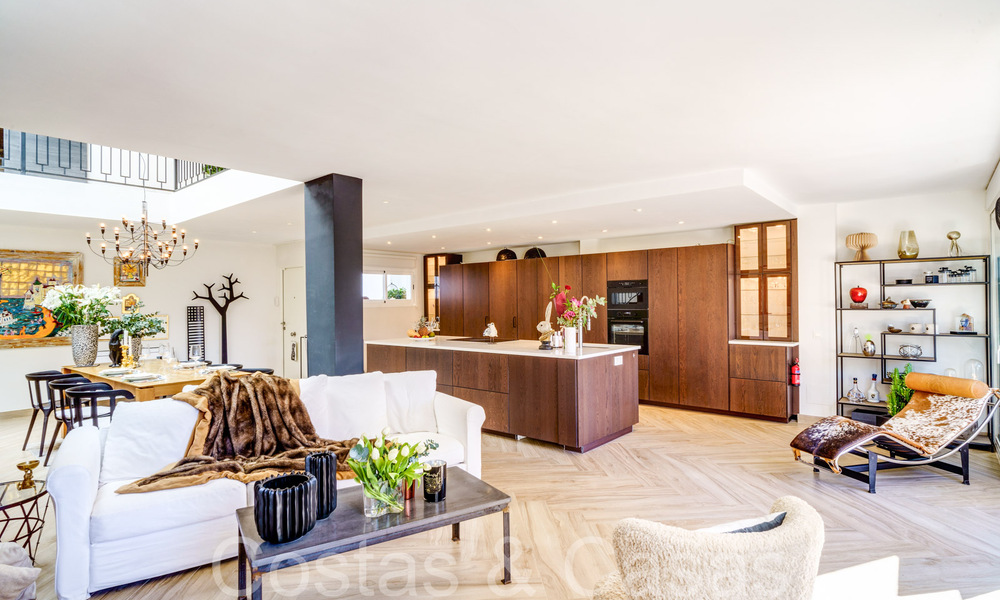 Moderna casa adosada reformada en venta en la Nueva Milla de Oro entre Marbella y Estepona 65755