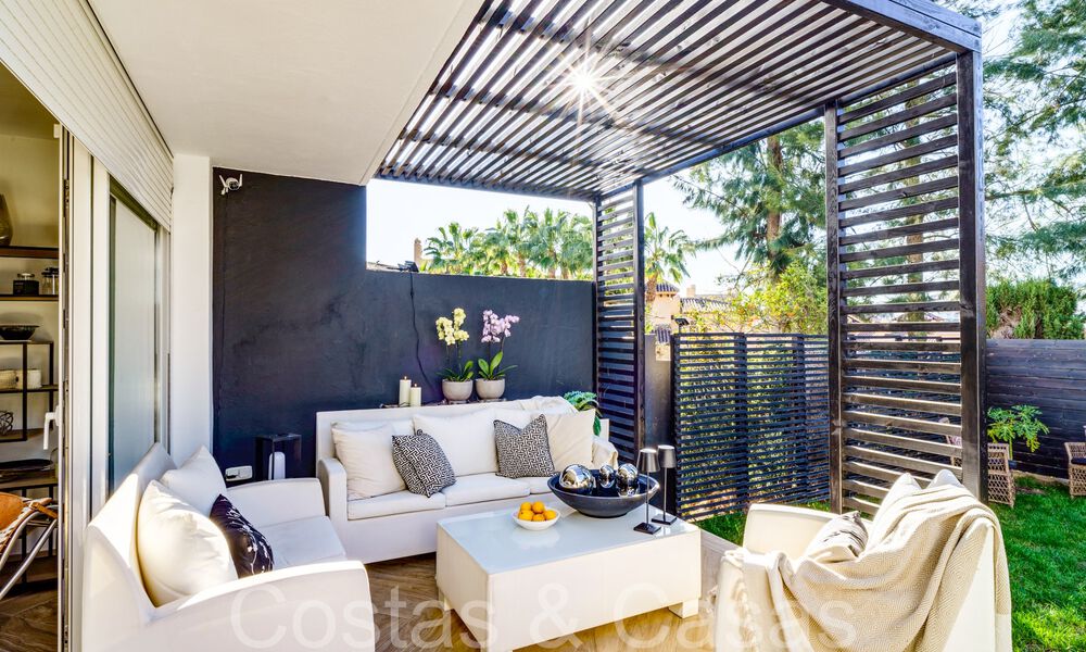 Moderna casa adosada reformada en venta en la Nueva Milla de Oro entre Marbella y Estepona 65757