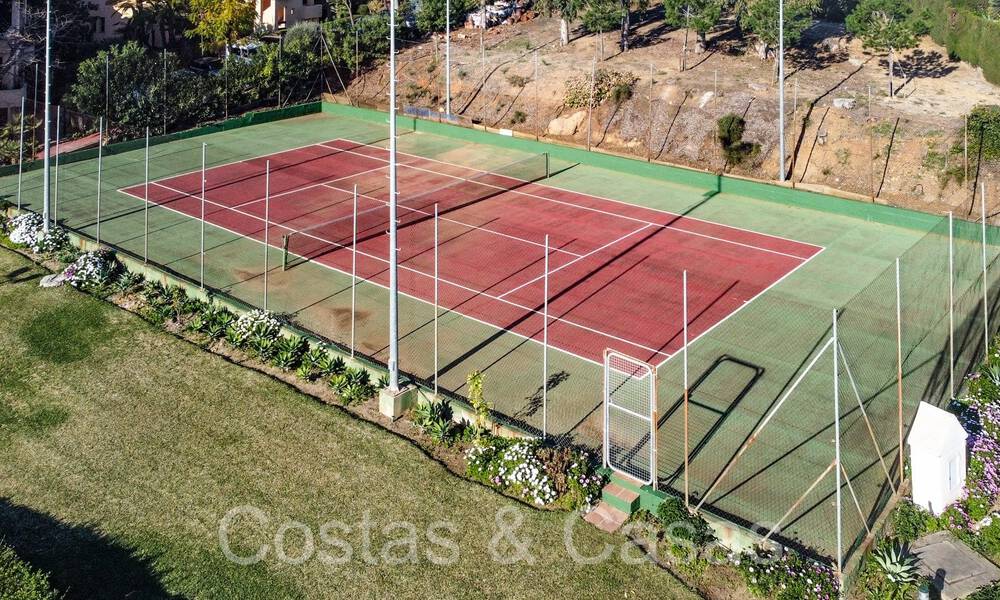 Moderna casa adosada reformada en venta en la Nueva Milla de Oro entre Marbella y Estepona 65763