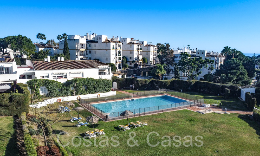 Moderna casa adosada reformada en venta en la Nueva Milla de Oro entre Marbella y Estepona 65765