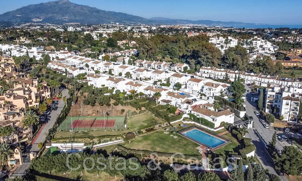 Moderna casa adosada reformada en venta en la Nueva Milla de Oro entre Marbella y Estepona 65766
