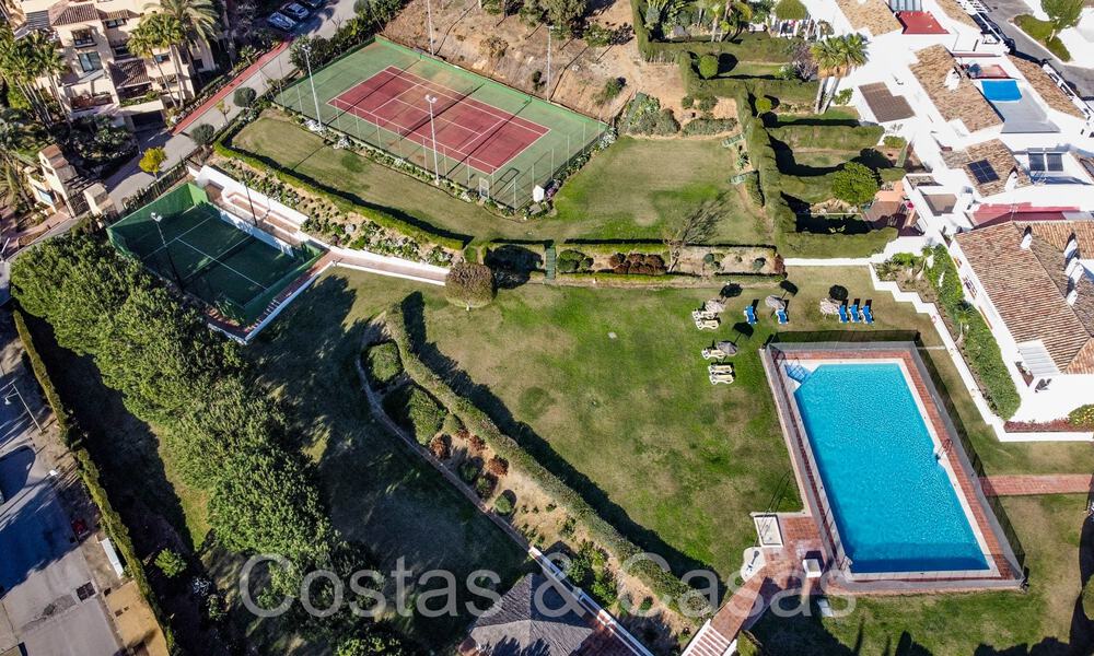 Moderna casa adosada reformada en venta en la Nueva Milla de Oro entre Marbella y Estepona 65768