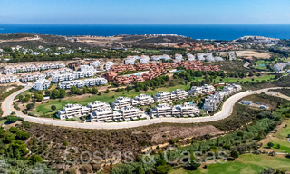 Apartamentos de obra nueva con diseño vanguardista en venta, primera línea de golf en Casares, Costa del Sol 65350 