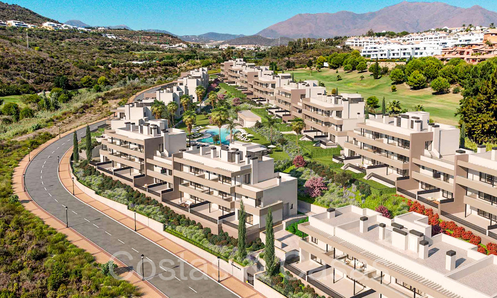 Apartamentos de obra nueva con diseño vanguardista en venta, primera línea de golf en Casares, Costa del Sol 65351