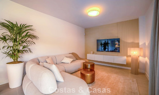Apartamentos de obra nueva con diseño vanguardista en venta, primera línea de golf en Casares, Costa del Sol 799000 