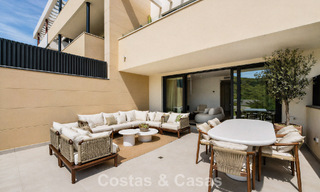 Apartamentos de obra nueva con diseño vanguardista en venta, primera línea de golf en Casares, Costa del Sol 799022 