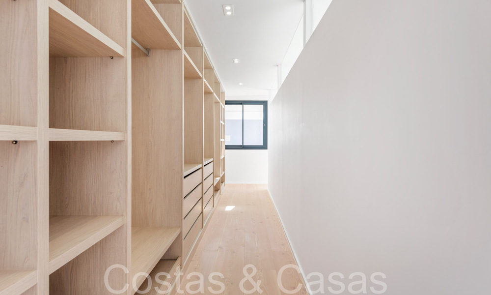 Nueva villa con estilo arquitectónico moderno en venta en el valle del golf de Nueva Andalucía, Marbella 65886