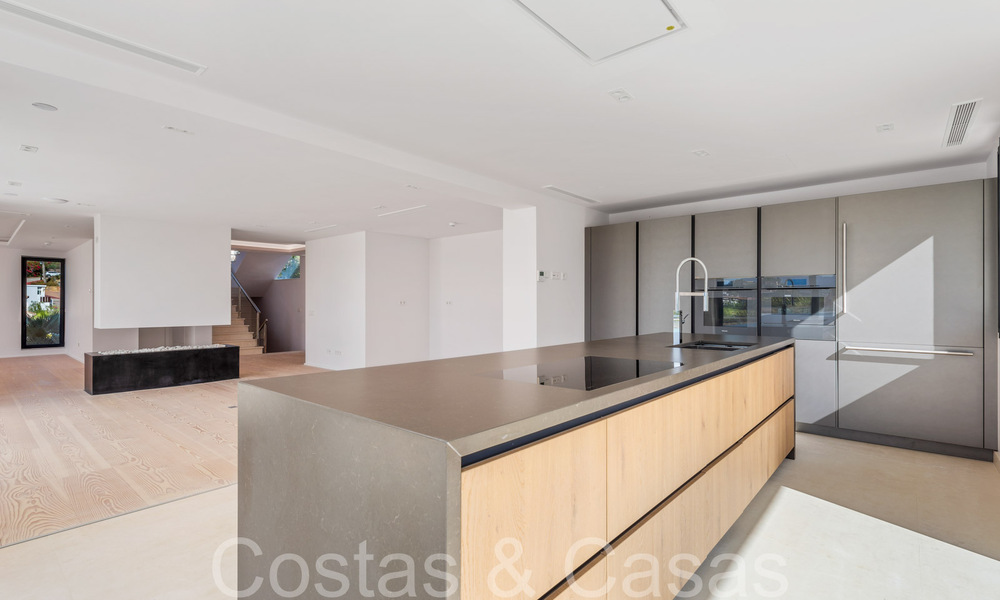 Nueva villa con estilo arquitectónico moderno en venta en el valle del golf de Nueva Andalucía, Marbella 65890