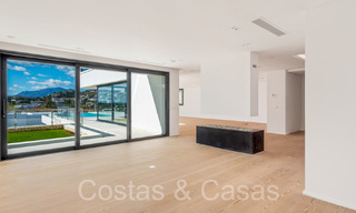 Nueva villa con estilo arquitectónico moderno en venta en el valle del golf de Nueva Andalucía, Marbella 65893 
