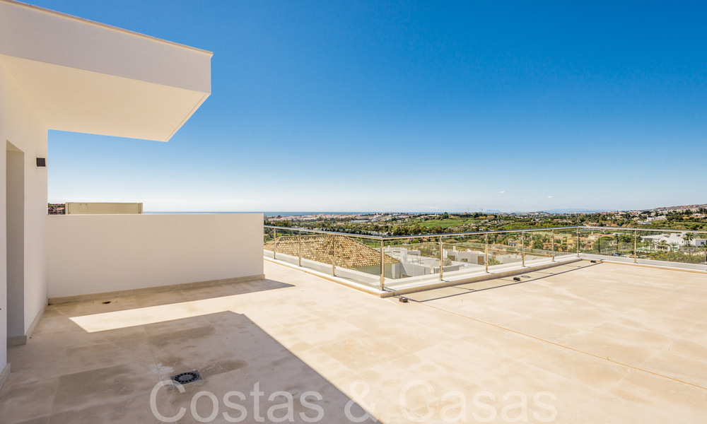 Nueva villa con estilo arquitectónico moderno en venta en el valle del golf de Nueva Andalucía, Marbella 65896