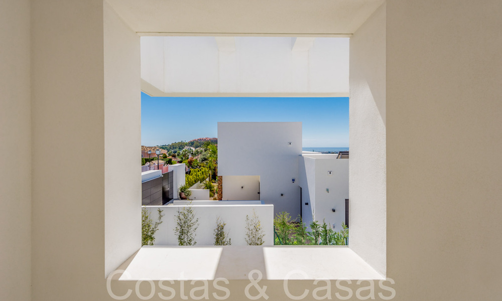 Nueva villa con estilo arquitectónico moderno en venta en el valle del golf de Nueva Andalucía, Marbella 65907