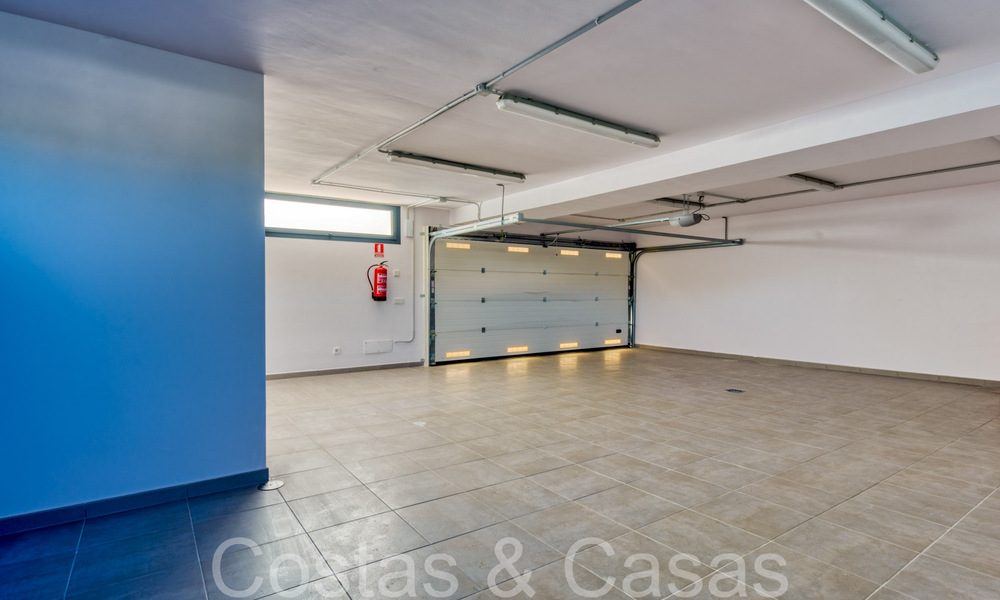 Nueva villa con estilo arquitectónico moderno en venta en el valle del golf de Nueva Andalucía, Marbella 65910