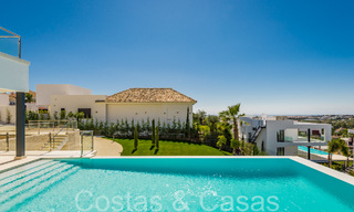 Nueva villa con estilo arquitectónico moderno en venta en el valle del golf de Nueva Andalucía, Marbella 65914 