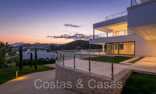 Nueva villa con estilo arquitectónico moderno en venta en el valle del golf de Nueva Andalucía, Marbella 65923 