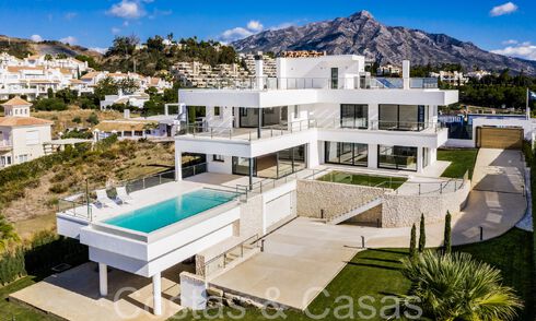 Nueva villa con estilo arquitectónico moderno en venta en el valle del golf de Nueva Andalucía, Marbella 65932
