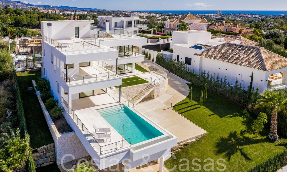 Nueva villa con estilo arquitectónico moderno en venta en el valle del golf de Nueva Andalucía, Marbella 65933