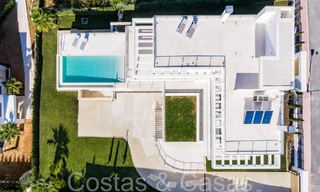 Nueva villa con estilo arquitectónico moderno en venta en el valle del golf de Nueva Andalucía, Marbella 65934 