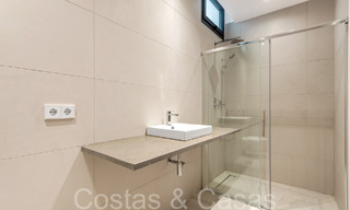 Nueva villa con estilo arquitectónico moderno en venta en el valle del golf de Nueva Andalucía, Marbella 65937 