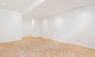 Nueva villa con estilo arquitectónico moderno en venta en el valle del golf de Nueva Andalucía, Marbella 65939 