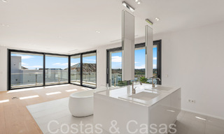 Nueva villa con estilo arquitectónico moderno en venta en el valle del golf de Nueva Andalucía, Marbella 65941 