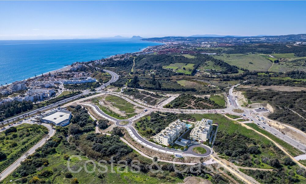 Apartamentos contemporáneos de nueva construcción en venta a poca distancia de la playa y con vistas al mar, cerca del centro de Estepona 65562
