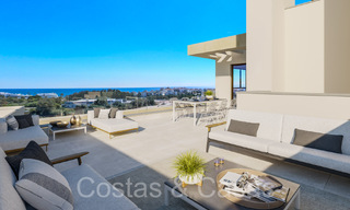 Apartamentos contemporáneos de nueva construcción en venta a poca distancia de la playa y con vistas al mar, cerca del centro de Estepona 65563 