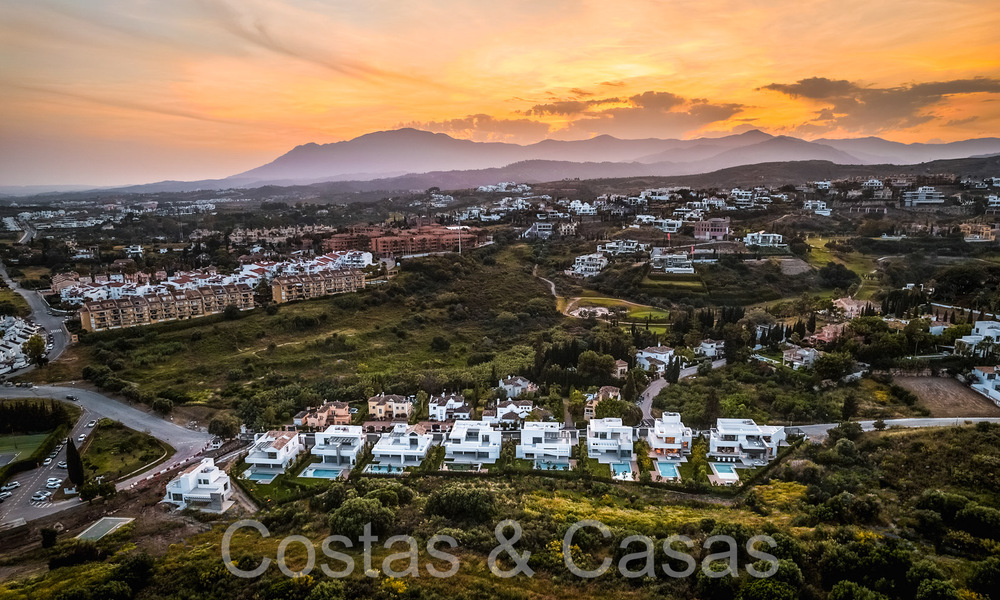 Sofisticadas villas de nueva construcción en venta en la Nueva Milla de Oro entre Marbella y Estepona 66067