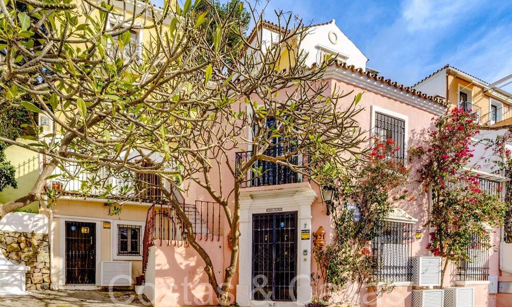 Pintoresca casa adosada con vistas al mar en venta en las colinas de Marbella - Benahavis 65951