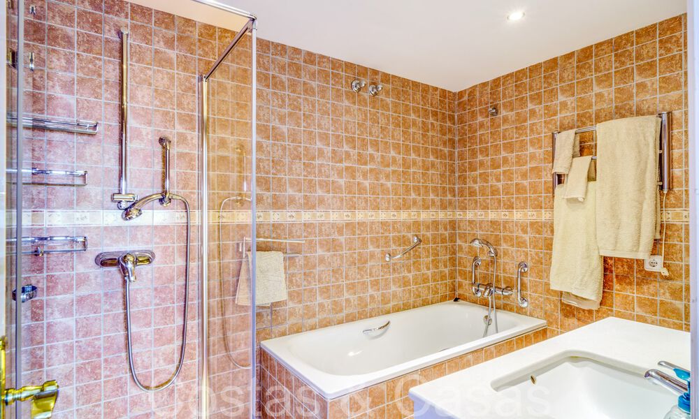 Pintoresca casa adosada con vistas al mar en venta en las colinas de Marbella - Benahavis 65960