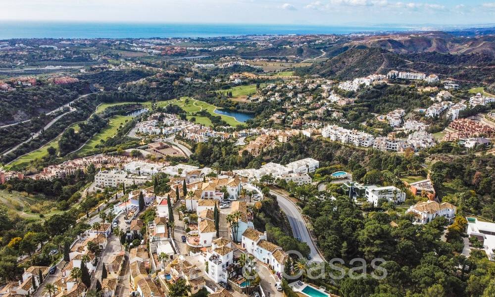 Pintoresca casa adosada con vistas al mar en venta en las colinas de Marbella - Benahavis 65977