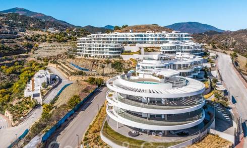 Apartamento de primera clase con fenomenales vistas al mar en venta en Benahavis - Marbella 65872