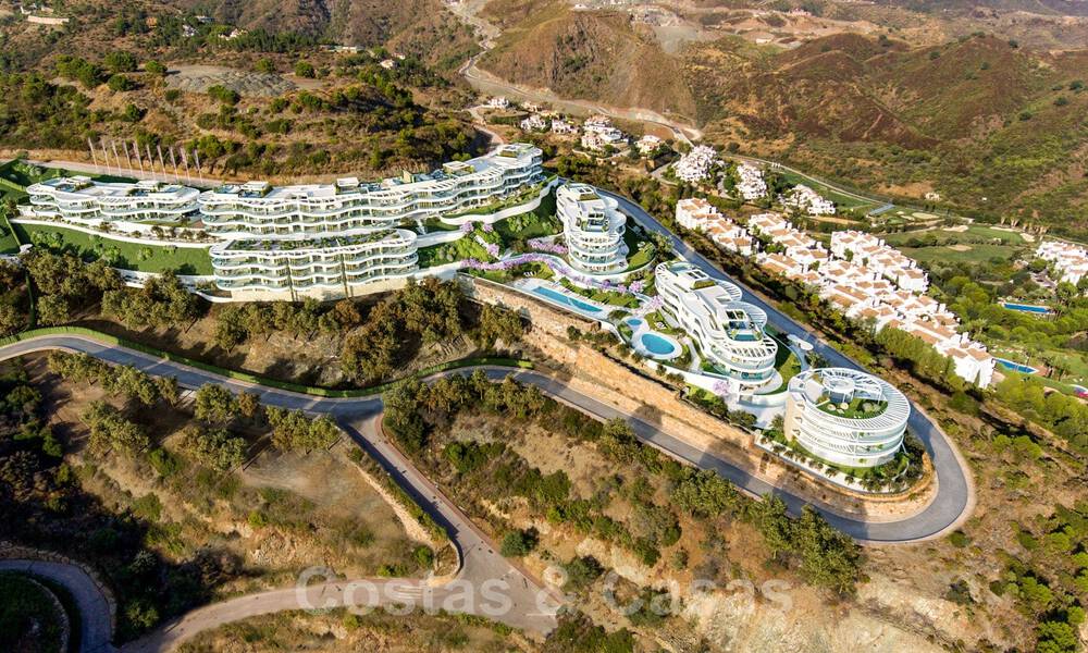 Apartamento de primera clase con fenomenales vistas al mar en venta en Benahavis - Marbella 65986