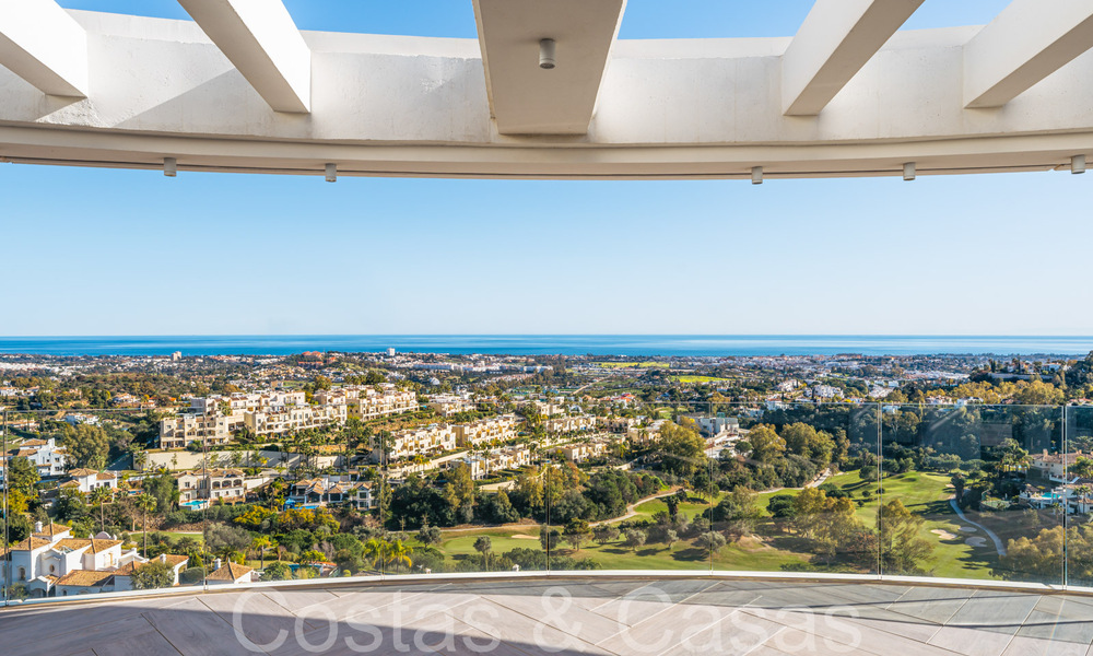 Exclusivo ático con vistas al mar, golf y montaña en venta en Benahavis - Marbella 65876