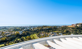 Exclusivo ático con vistas al mar, golf y montaña en venta en Benahavis - Marbella 65880 