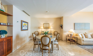 Amplio apartamento en venta en un complejo de playa cerrado con vistas despejadas al mar al este del centro de Marbella 66025 